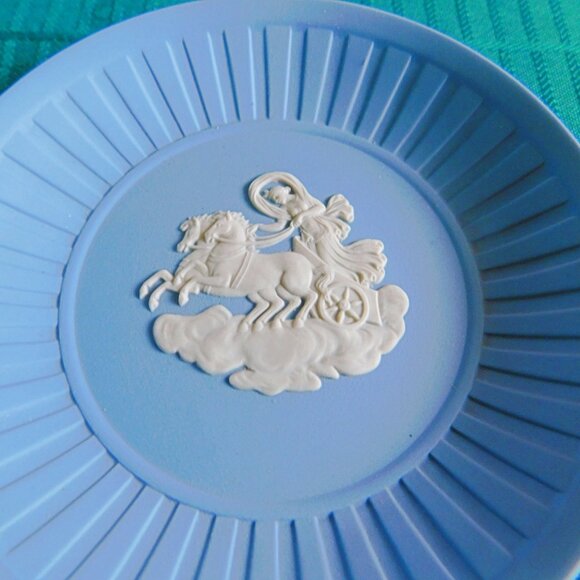Wedgwood Aurora fluted tray cream on lavender jasperware near mint condition - Picture 2 of 6